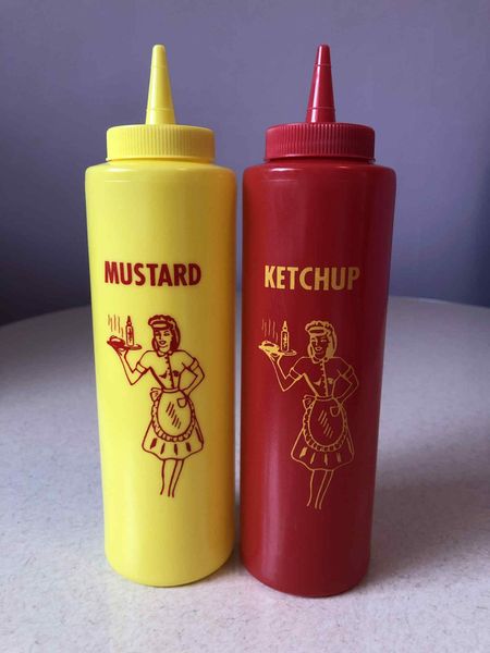  Ketchup og sennep flasker