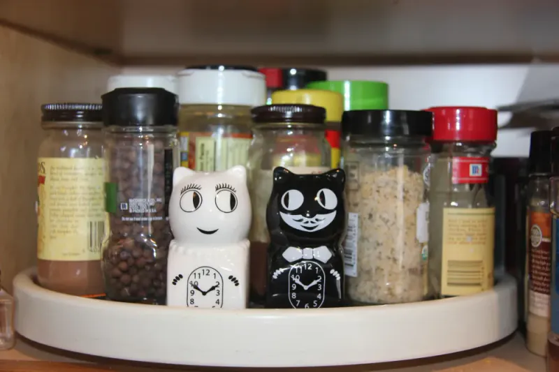 Kit-Cat håndmalte salt & pepperbøsser